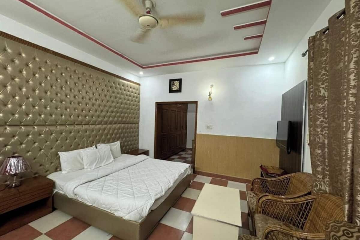 1 bedroom, premium bedding, minibar, in-room safe