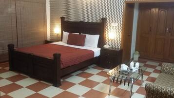 Family Room, Multiple Beds, Accessible, Courtyard View