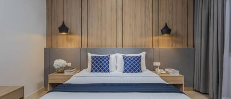 Habitación doble superior | Minibar, caja de seguridad en la habitación y escritorio