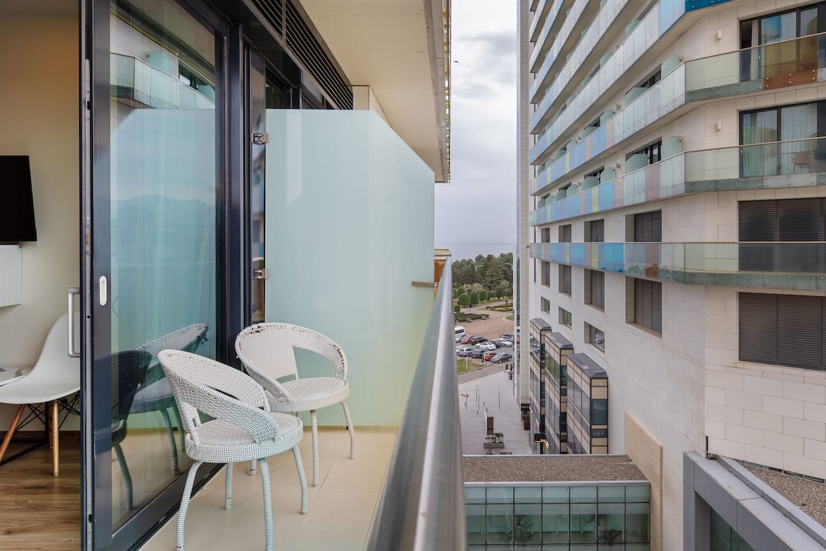 Studio Park View & Balcony | 1 bedroom, desk, soundproofing, iron/ironing board