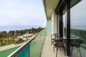2 Bedroom Sea View & Balcony | Utsikt fra balkong