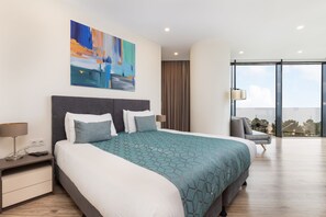 Desk, soundproofing, iron/ironing board, free WiFi - Bellevue Residence Suites (Batumi)