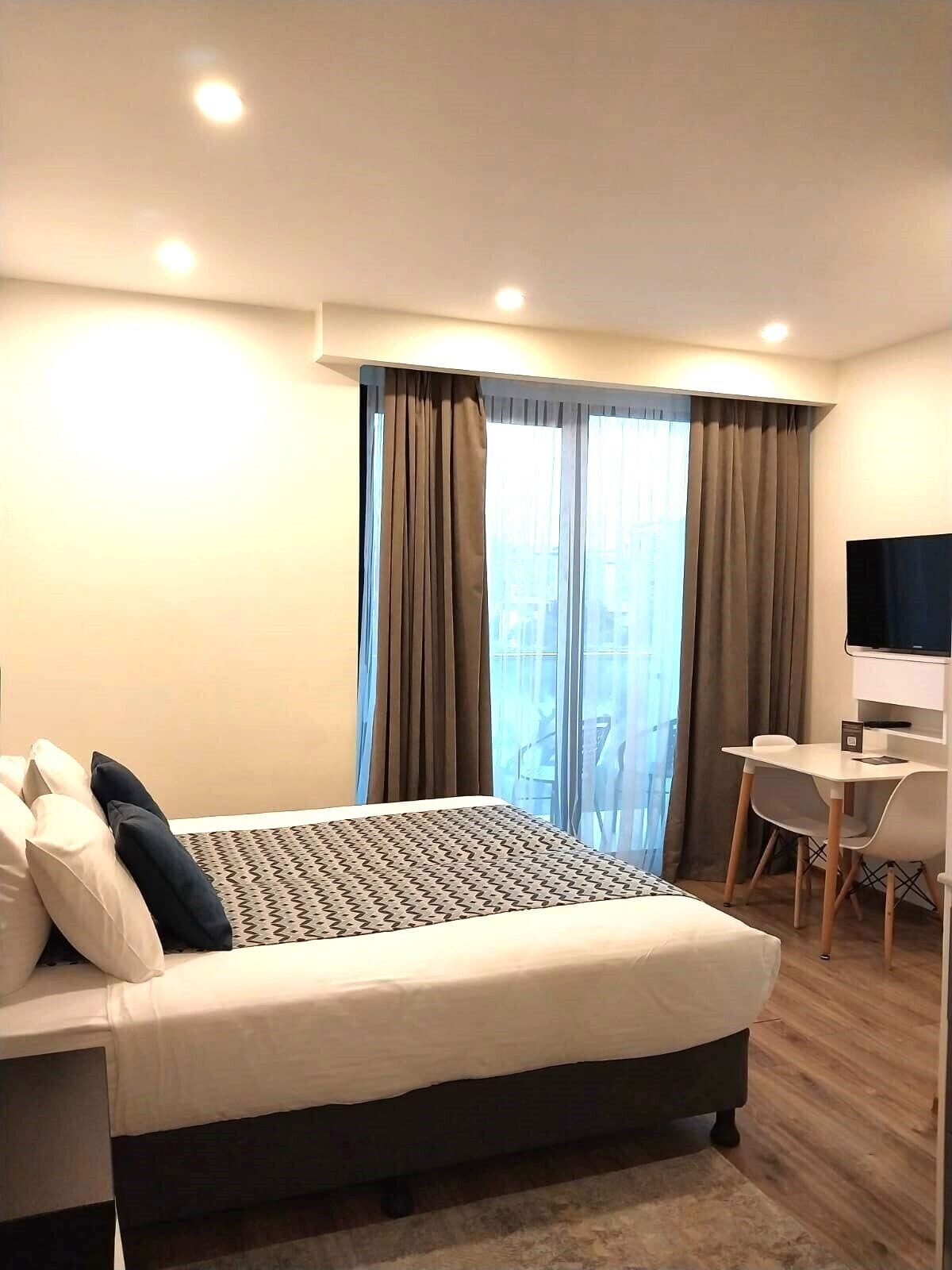 Standaard studio | Een bureau, geluiddichte muren, een strijkplank/strijkijzer, gratis wifi