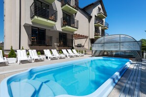 Seasonal outdoor pool