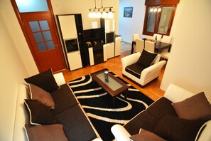 Apartamento clásico, 1 cama de matrimonio con sofá cama, no fumadores, vistas a la ciudad | 1 dormitorio, ropa de cama de alta calidad, sistema de insonorización
