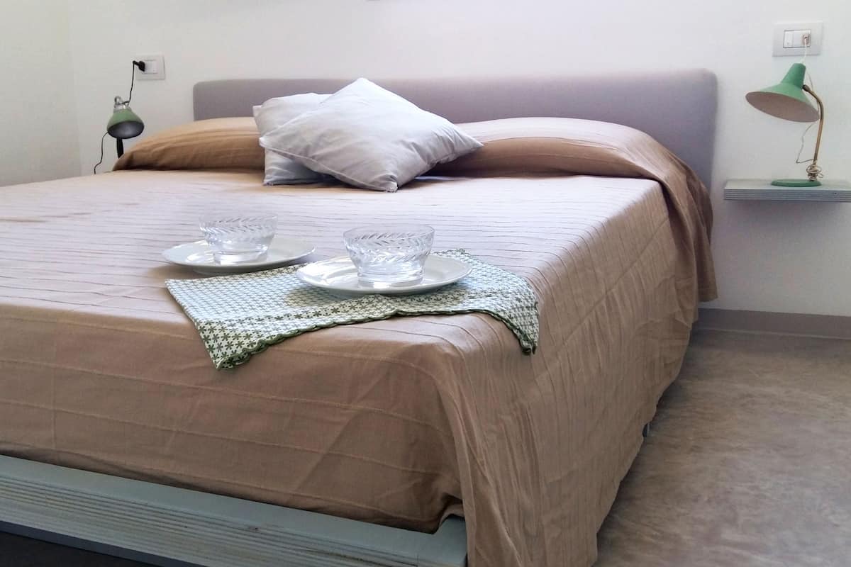 Apartment, 1 Bedroom, Kitchenette (Verdeca) | 1 bedroom, desk, free WiFi, bed sheets