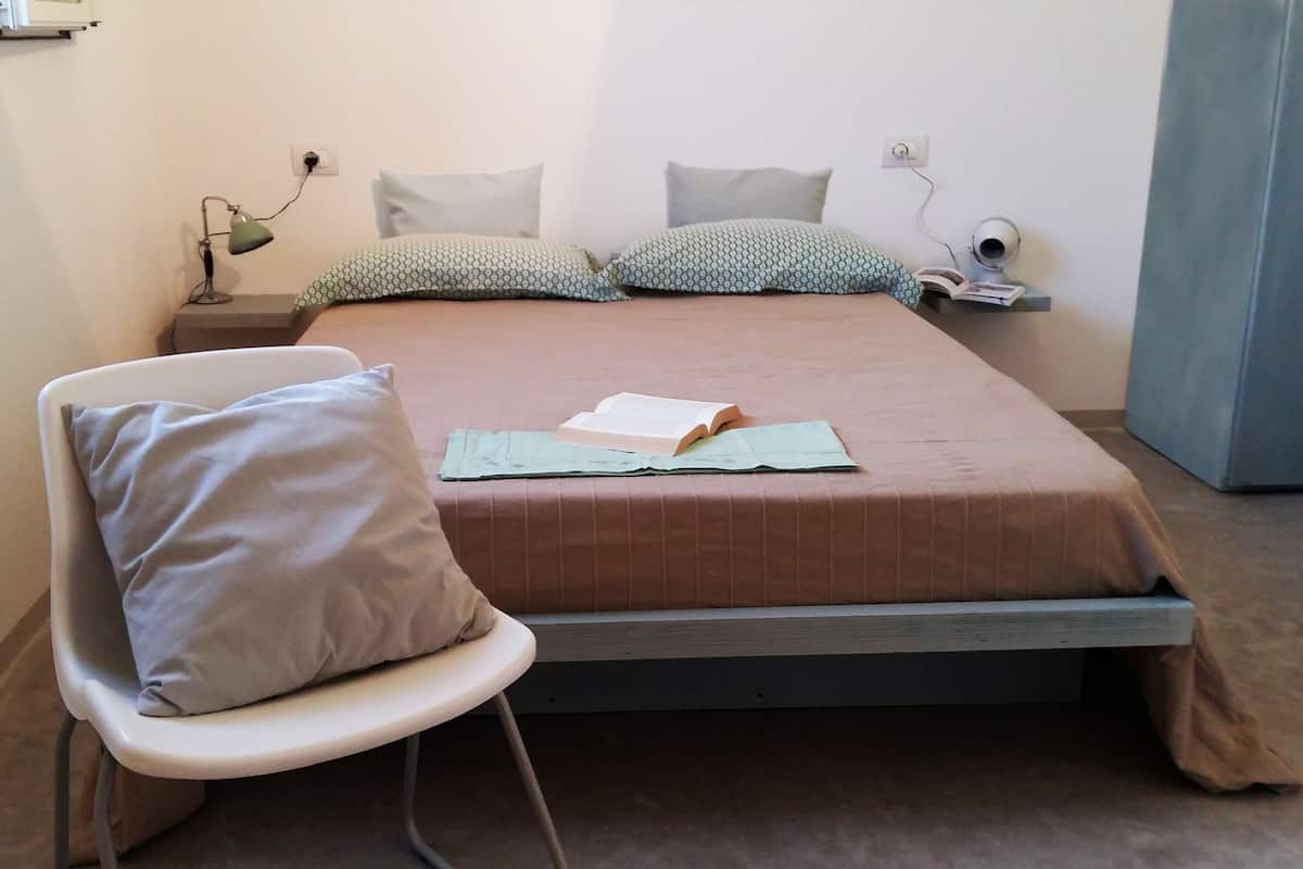 Double Room, Ensuite (Fiano) | 1 bedroom, desk, free WiFi, bed sheets