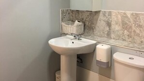 Bathroom - Whole flat in Shoreditch up to 7 ppl (London)