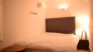 Room - Modern 1 Bedroom Flat in Chelsea With Balcony (London)