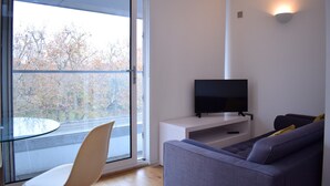 Living room - Modern 1 Bedroom Flat in Chelsea With Balcony (London)