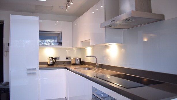 Private kitchen - Modern 1 Bedroom Flat in Chelsea With Balcony (London)