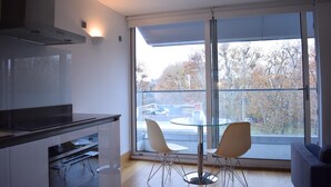 Private kitchen - Modern 1 Bedroom Flat in Chelsea With Balcony (London)