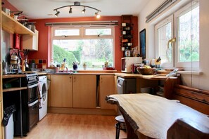 Ferienhaus (4 Bedrooms) | Eigene Küche | Kühlschrank, Mikrowelle, Ofen, Geschirrspüler