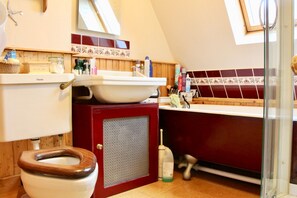 Casa (4 Bedrooms) | Baño | Bañera y ducha independientes y artículos de higiene personal gratuitos