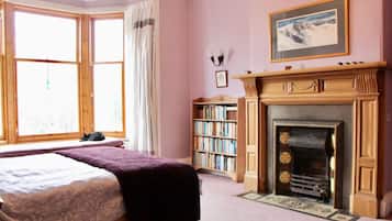 4 bedrooms, desk, iron/ironing board, free WiFi