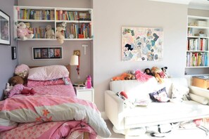 Room - Family House in Kentish Town (London)