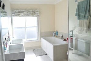 Bathroom - Family House in Kentish Town (London)