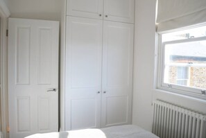 Apartment (1 Bedroom) | 1 bedroom, desk, iron/ironing board, free WiFi - Decorated 1 Bedroom Flat in Wimbledon (London)