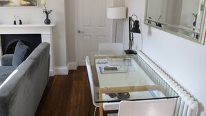 Dining - Decorated 1 Bedroom Flat in Wimbledon (London)