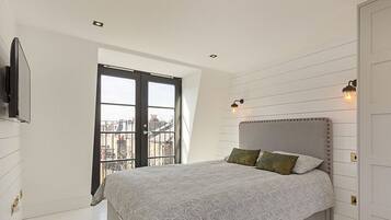 House (4 Bedrooms) | 4 bedrooms, iron/ironing board, free WiFi, bed sheets