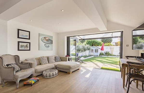 Maison (4 Bedrooms) | Salle de séjour