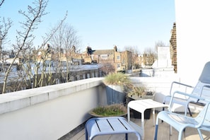 Balcony - 2 Bedroom House in the Heart of Angel (London)