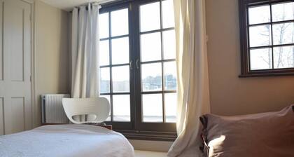 2 Bedroom House in the Heart of Angel