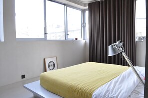 Iron/ironing board, free WiFi - Stylish and Spacious 1 Bedroom Fitzrovia Apartment (London)