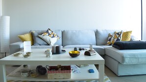 Unclassified image, 4 of 11, button - Modern Highrise 1 Bedroom Flat With Balcony (London)