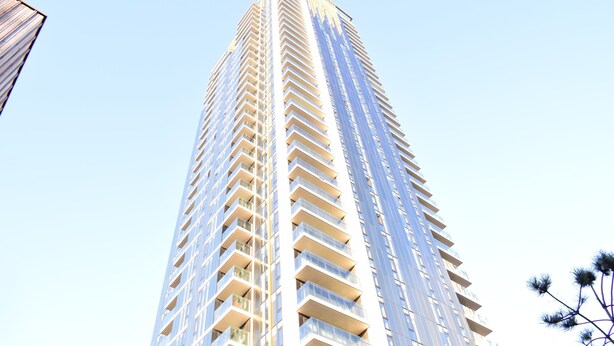 Unclassified image, 1 of 11, button - Modern Highrise 1 Bedroom Flat With Balcony (London)