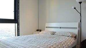 Unclassified image, 3 of 11, button - Modern Highrise 1 Bedroom Flat With Balcony (London)