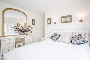 2 bedrooms, iron/ironing board, free WiFi, bed sheets - Light 2 Bedroom Flat With Roof Terrace (London)