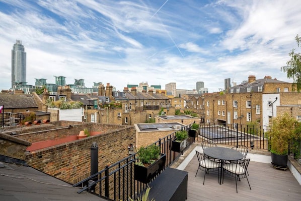 Terrace/patio - Light 2 Bedroom Flat With Roof Terrace (London)