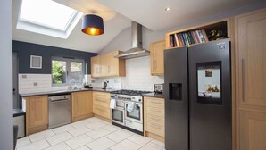 Hus (3 Bedrooms) | Privat køkken