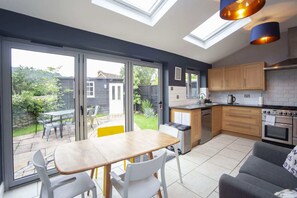 Private kitchen - Perfect Bath Home With Parking (Bath)