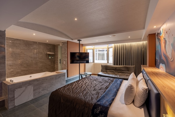 Elite Double Room, 1 Queen Bed | Down comforters, free minibar, individually decorated, desk