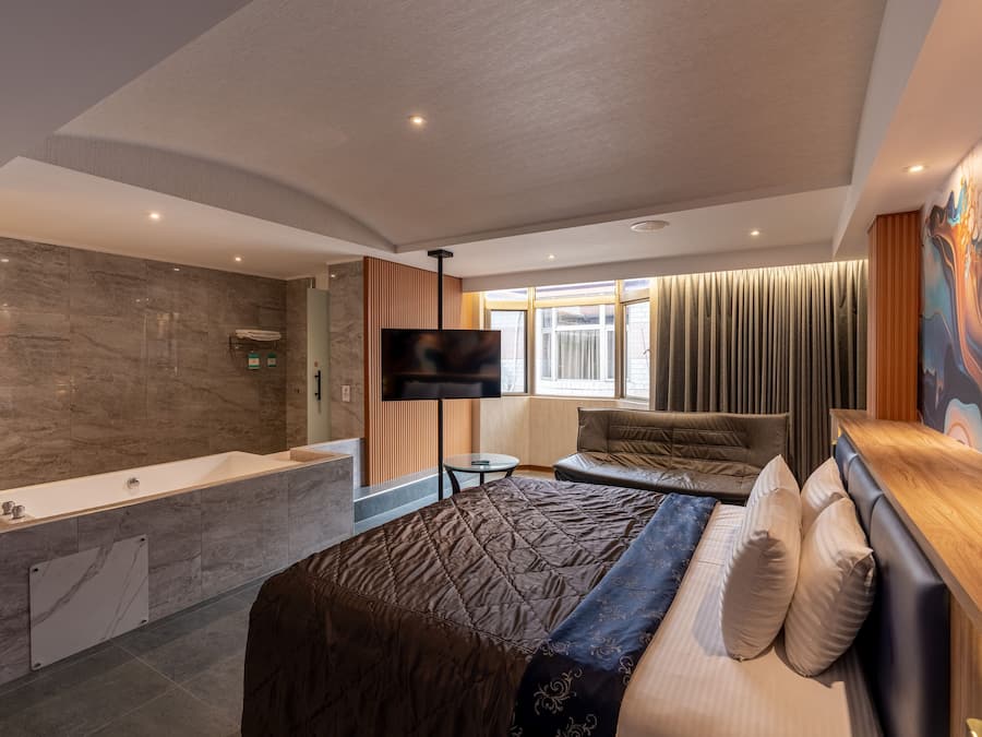 Elite Double Room, 1 Queen Bed | Down comforters, free minibar, individually decorated, desk