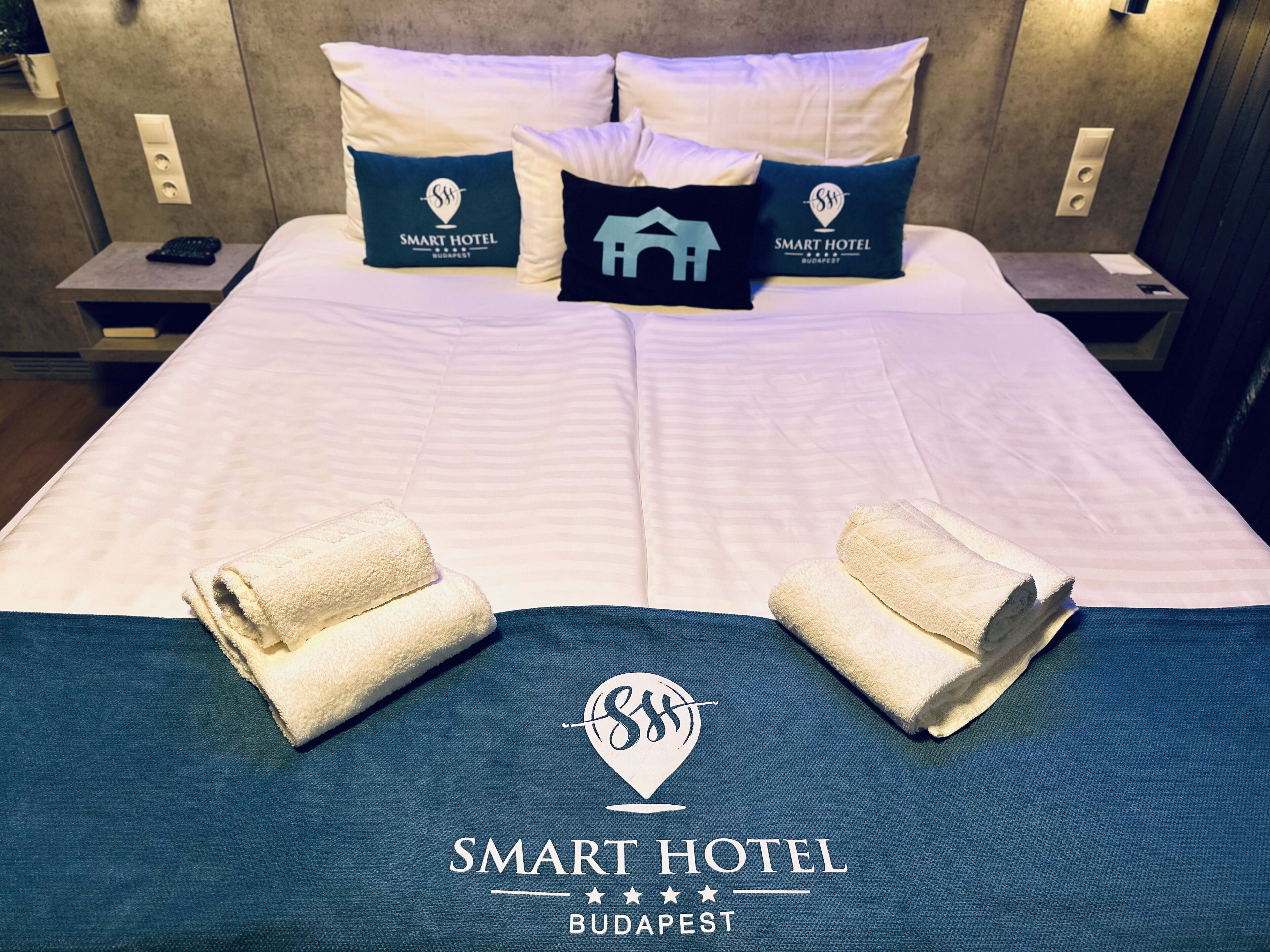 Habitación básica doble | Caja de seguridad en la habitación, cortinas blackout y insonorización 