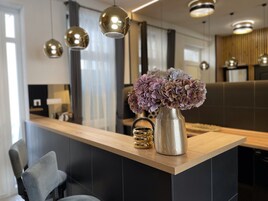 Panorama-lejlighed - 2 soveværelser | Privat køkken | Kaffe-/temaskine, elkedel