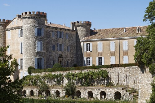 Quiet villa with pool