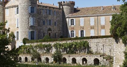 Quiet villa with pool