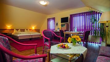 Phòng đôi | Minibar, bàn, khu vực làm việc phù hợp cho laptop