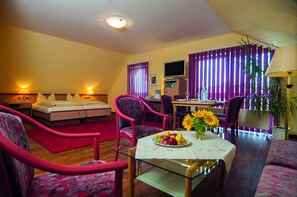 Double Room | Minibar, desk, laptop workspace, free WiFi