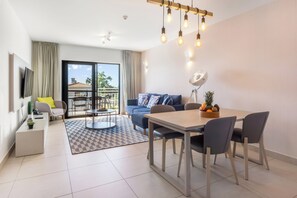 Apartamento, 1 habitación, no fumadores | Zona de estar | Una televisión de pantalla plana, suelo radiante