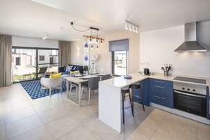 apartman, 2 hálószobával, nemdohányzó, kilátással a kertre | Nappalirész | Síkképernyős tévé és padlófűtés