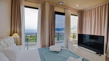 Diplomat Suite with Sea View | Roupas de cama antialérgicas, frigobar, cofres nos quartos, escrivaninha