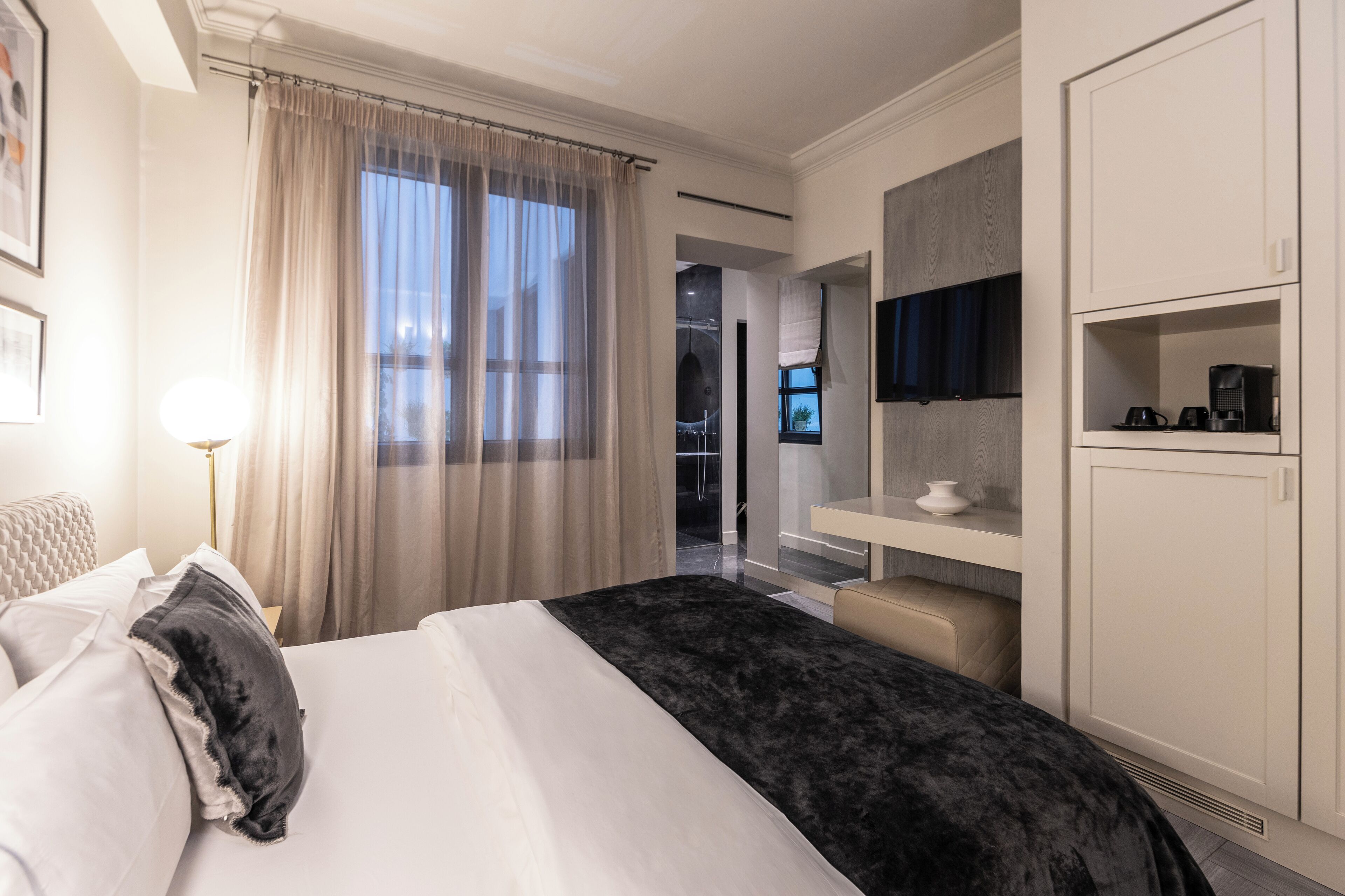 double room 11 | 1 bedroom, premium bedding, desk, soundproofing