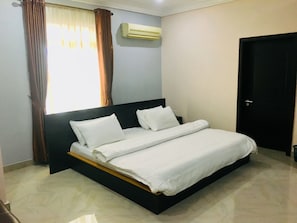 Deluxe Room | 1 bedroom, in-room safe, desk, free WiFi - Milestone Hotel Annex (Lekki)