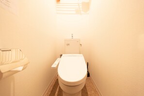 Room for 5 Guests | Bathroom | Shower, free toiletries, hair dryer, slippers - Guest House Megu-chan (Osaka)