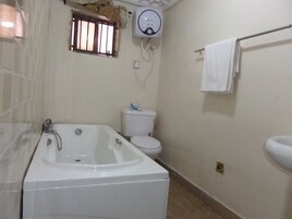 Deep soaking tub, towels